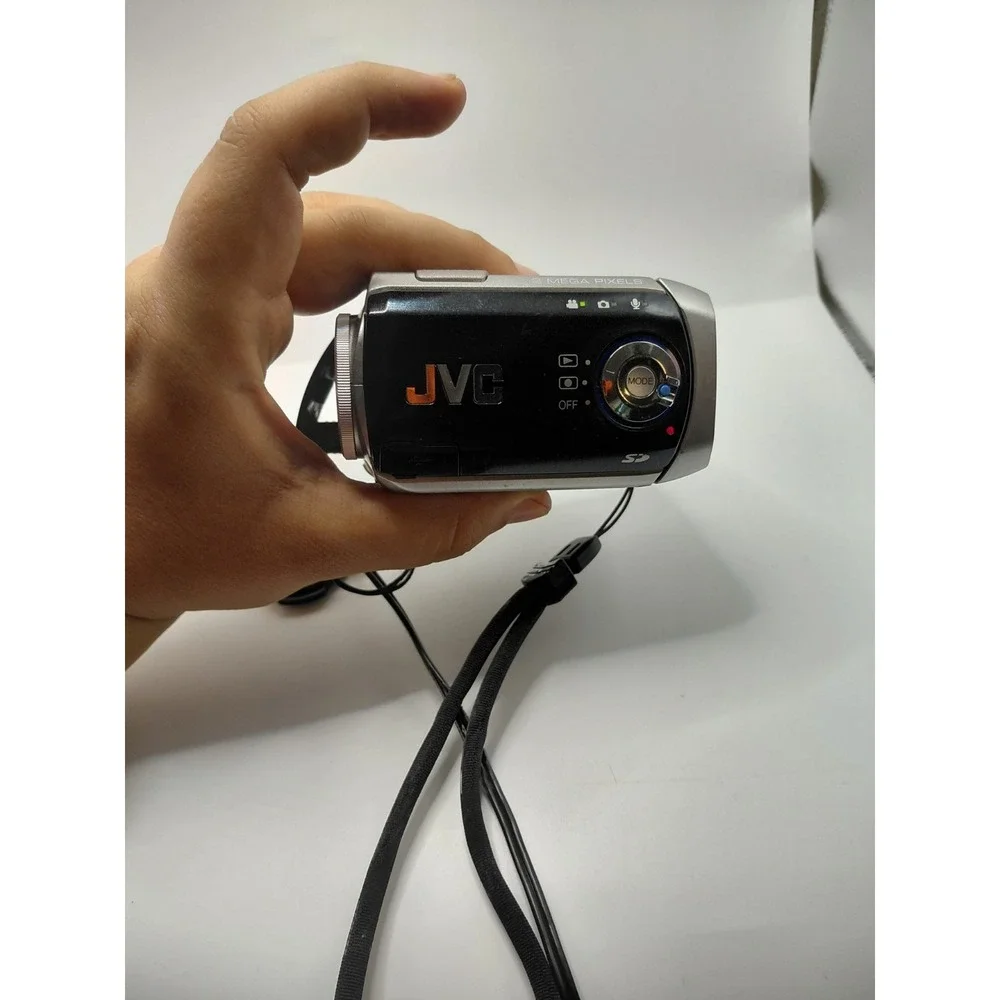 JVC Everio GZ-MC200 Flash Media Camcorder - Picture 2 of 6